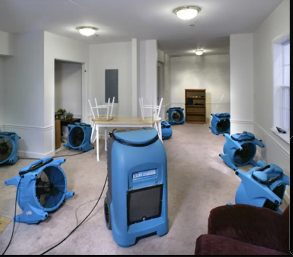 Air movers and dehumidifier setup for Water Extraction & Removal in Ste. Genevieve